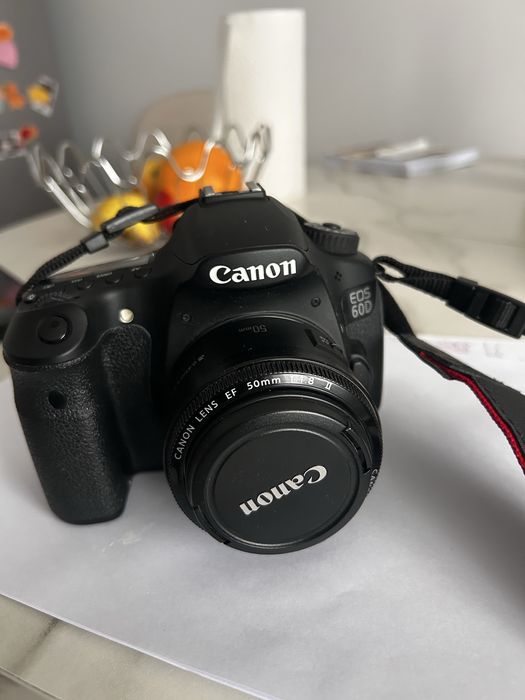 Canon EOS 60D si lentila EF50mm f1.8