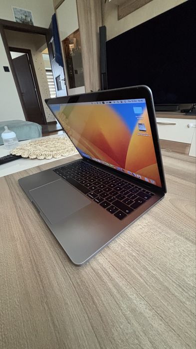 Macbook pro 13 16GB/256GB ; 2017 Model A1708