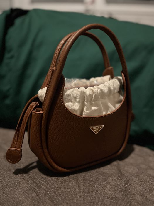 Женска чанта на Prada