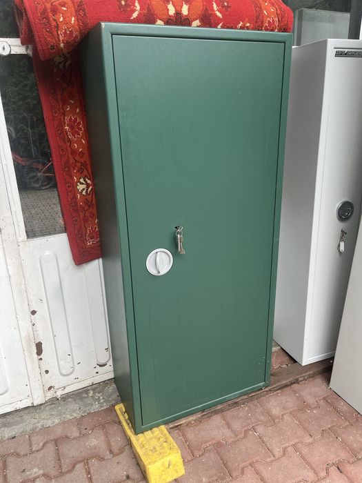 Dulap arme . Rastel . Seif arme !