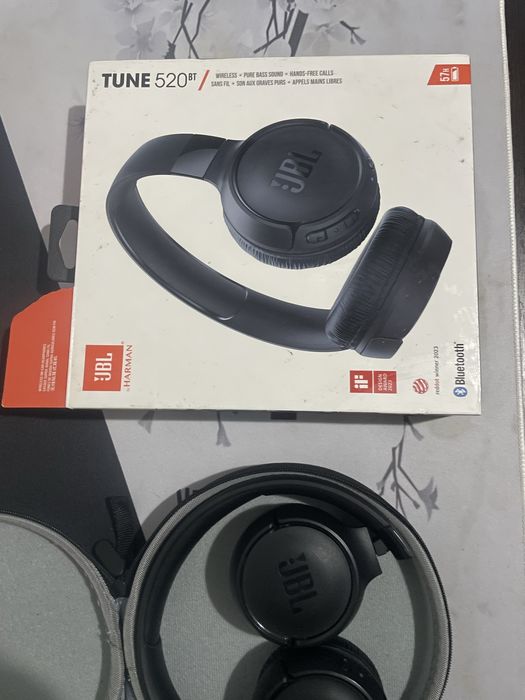 Безпроводные наушники JBL