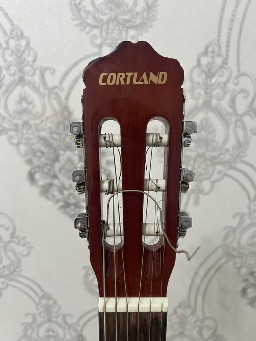 Продается акустическая гитара в хорошем состоянии