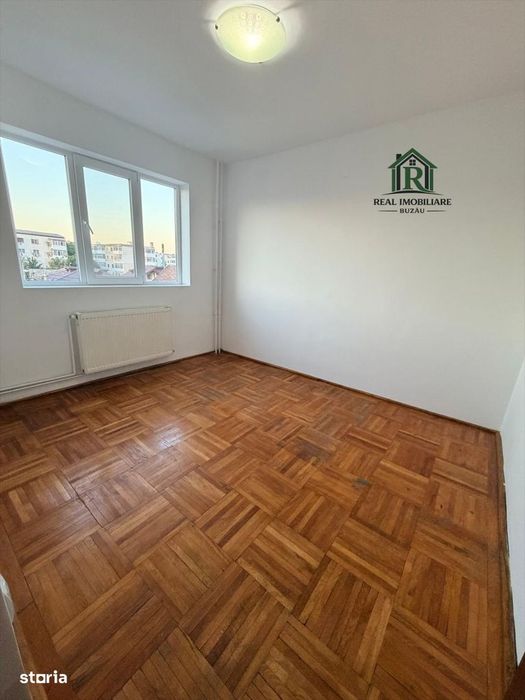 Apartament 3 camere, decomandat, disponibil imediat !