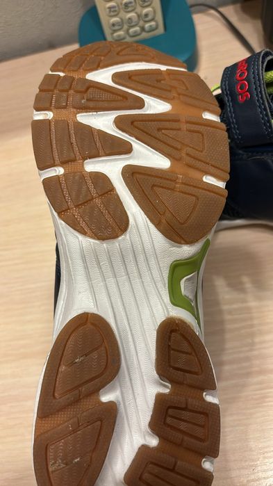 Продам кроссовки размер 33 за 5000 тенге