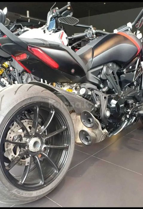 DUCATIX-Diavel Black Star edition