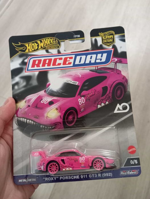 Porsche 911 roxy chase hot wheels