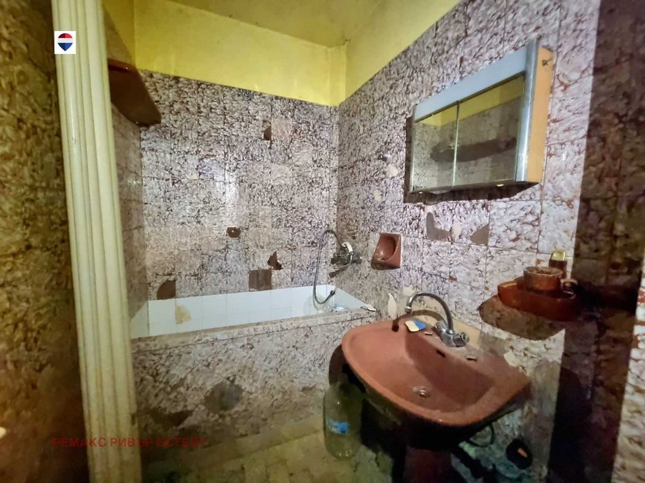 Продава се Четиристаен апартамент в Русе, Възраждане - 95 кв.м за 553 €/кв.м - Снимка #13