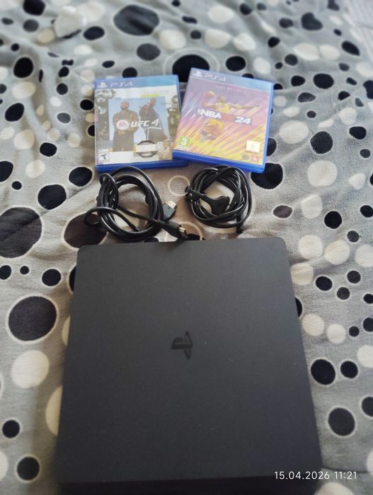 Vând PlayStation®4 impecabil