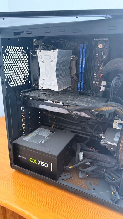 Настолен компютър за офис работа