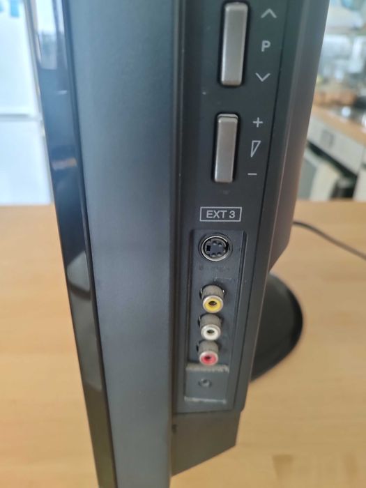 Прдавам телевизор Sharp