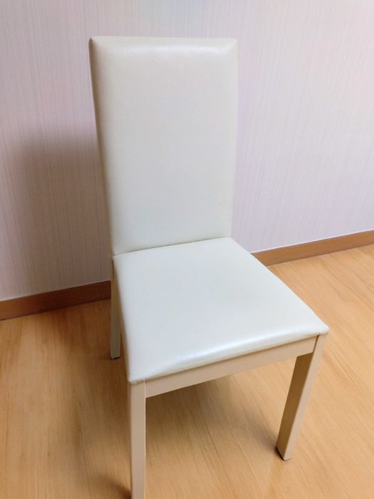 Продам три кожаных стула, айвори