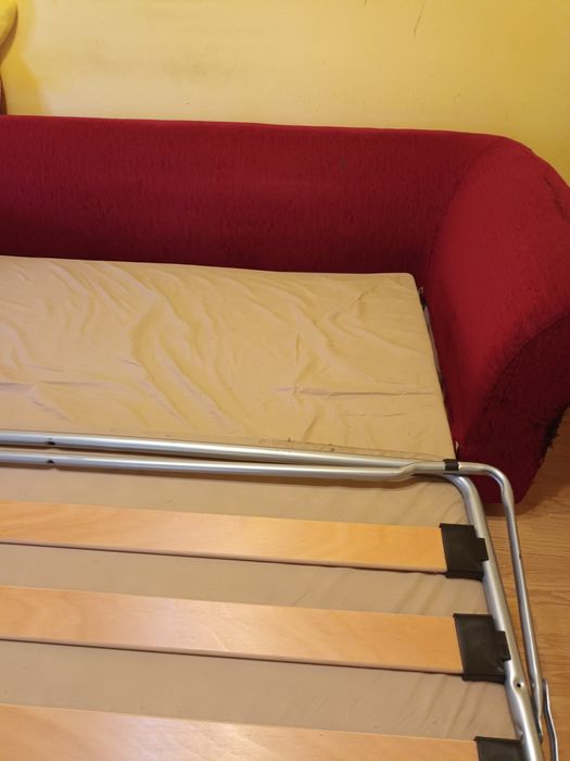 Vând canapea  extensibila 3 locuri