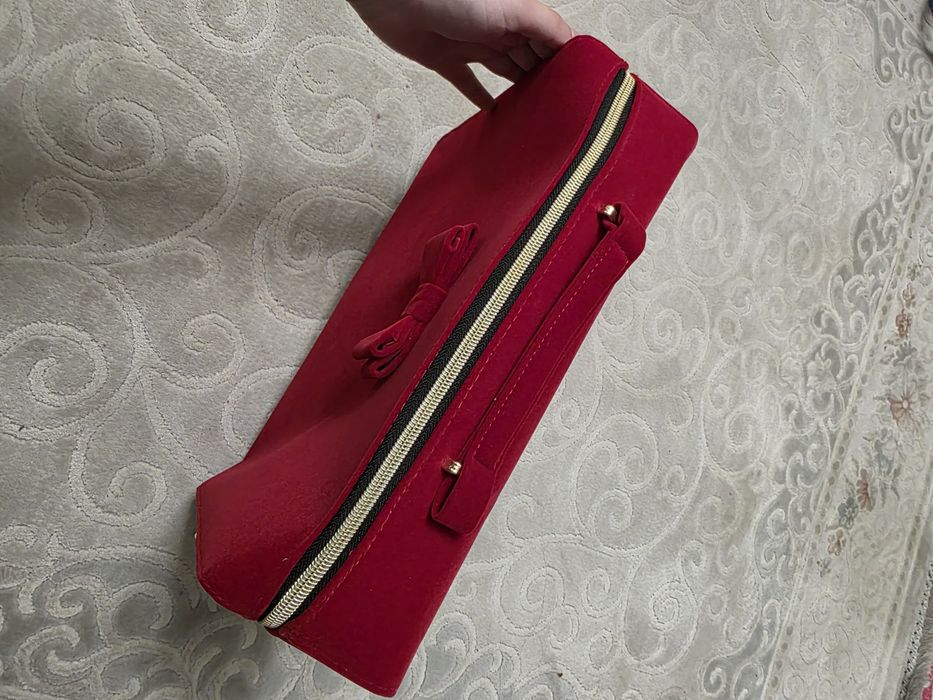 Косметичка Estee Lauder из красного бархата (оригинал)