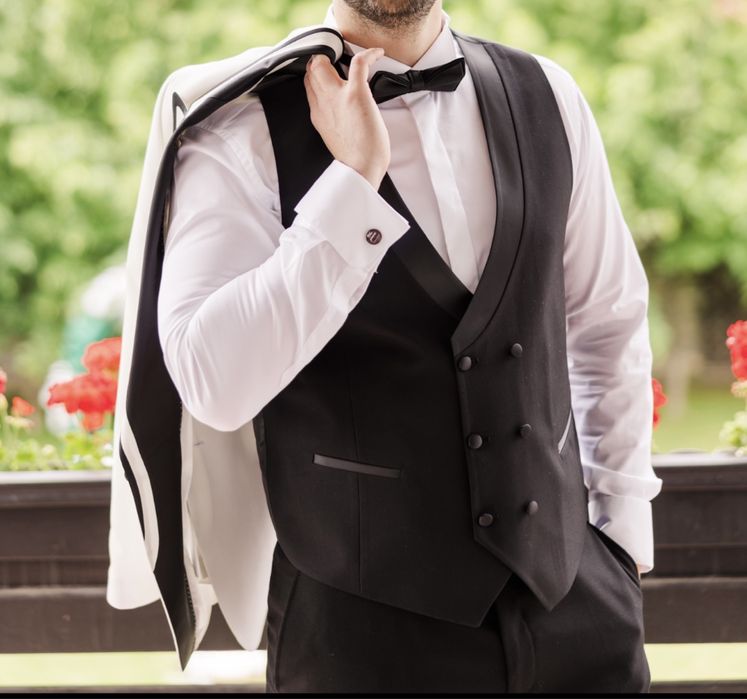 Costum mire alb marimea 54