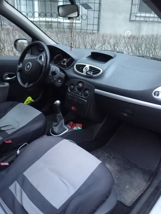 Vând mașina second-hand