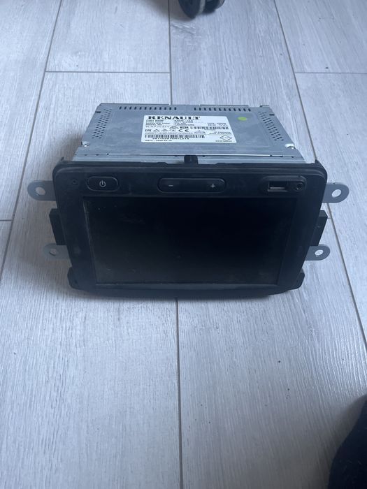 Штатная магнитола с Renault Sandero