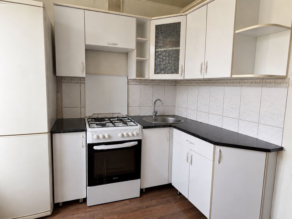 Продам угловой кухонный гарнитур