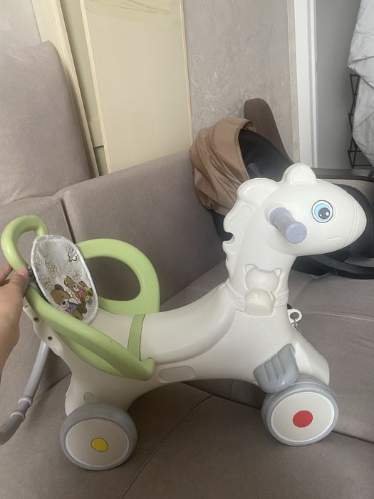 Продам коляску и в подарок куча игрушек