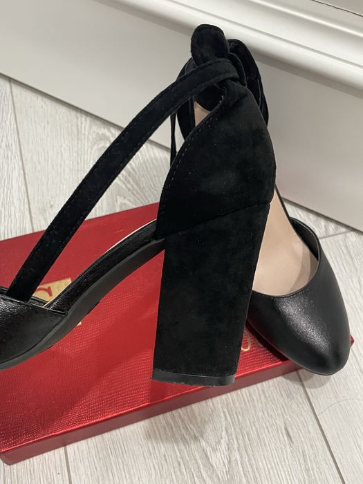 Туфли черные с каблуком