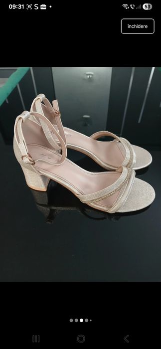 Vând sandale de damă