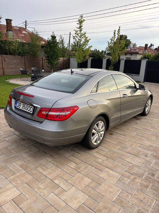 Schimb Vând 8500 euro  Mercedes Benz E220 coupe
