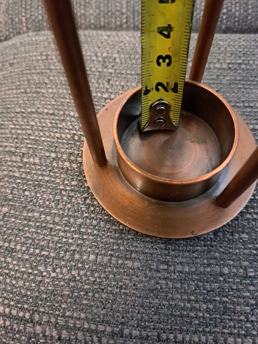 Меден свещник на две нива