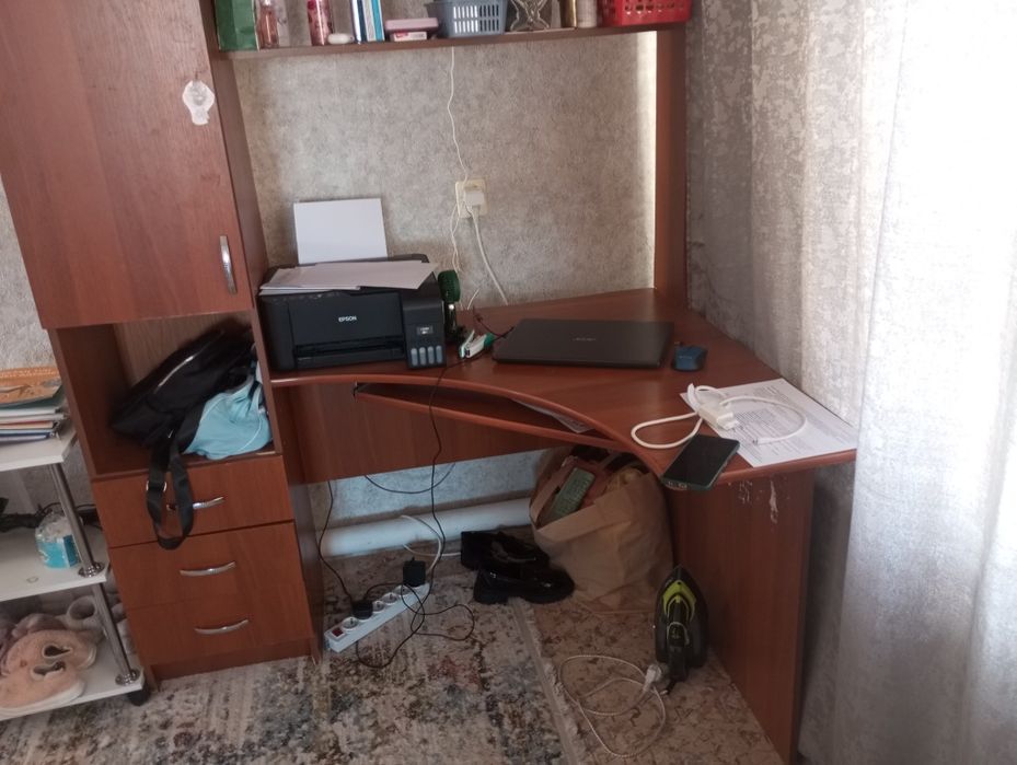 Продам компьютерный стол