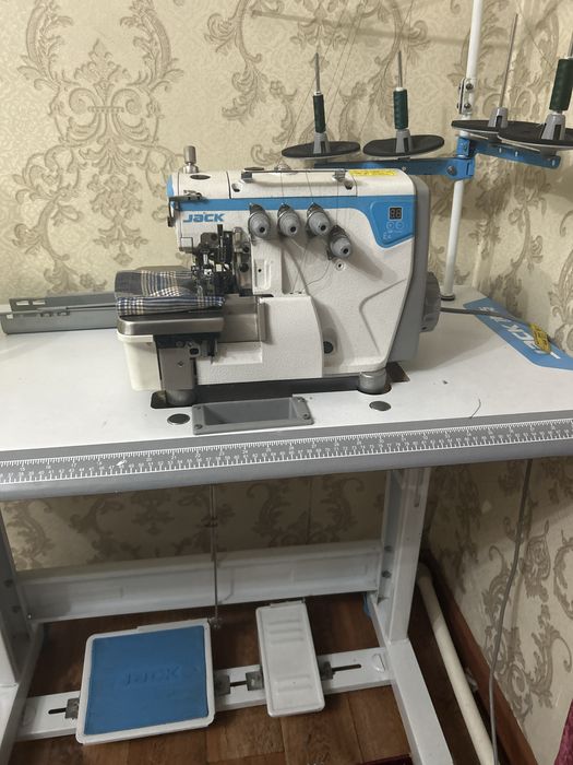 Оверлог продам, пользовались не долго