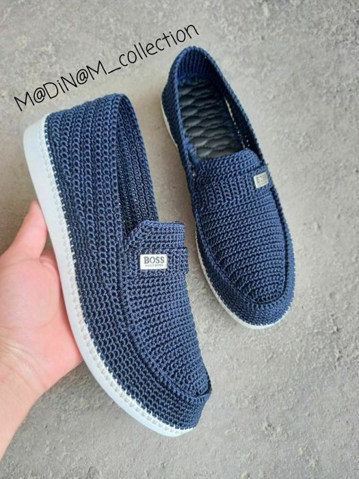 Oyoq kiyimlar to'qilgan