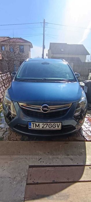 Masina opel zafira
