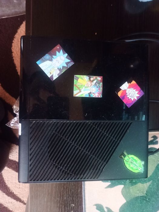 Продам игровую приставку Xbox 360