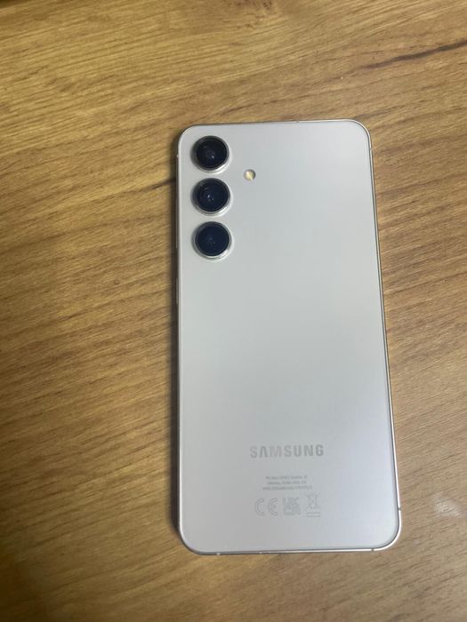 Vand Samsung Galaxy S24 spart