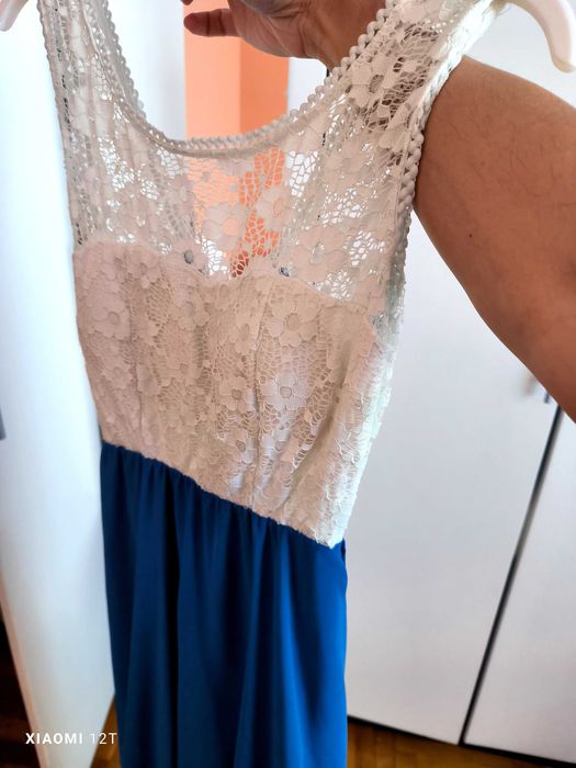 Рокля в бяло и синьо за специални поводи