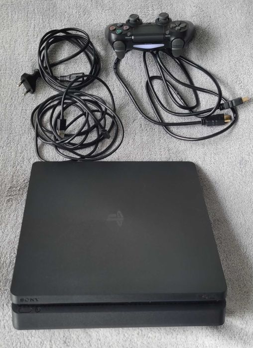 PS4 Slim+ Оригинален Джойстик + 3 Игри на Диск