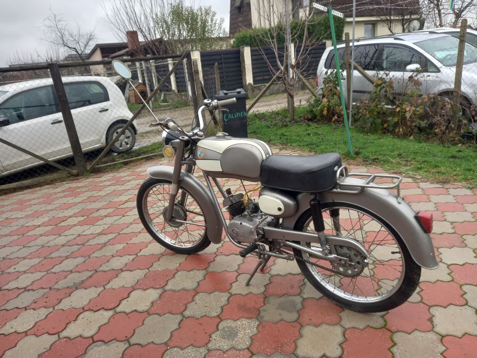 Vând motocicletă de colecție