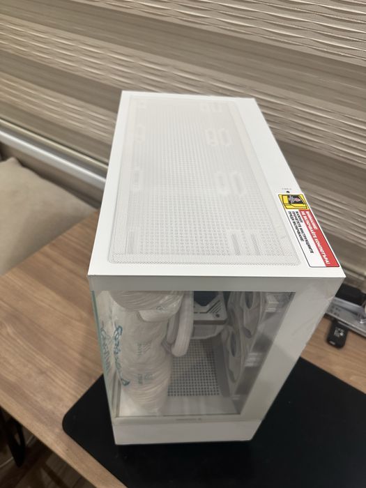 Компютър ЧИСТО НОВ