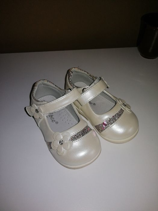 Продавам сет бебешки обувки