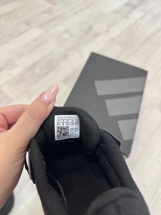 Кроссовки Adidas
