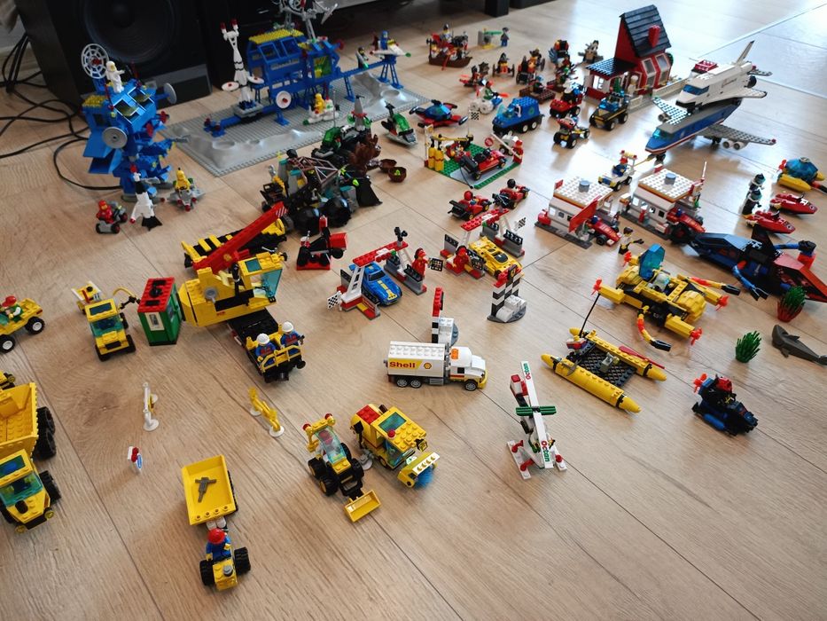 Продавам Лего lego classic space tawn city train