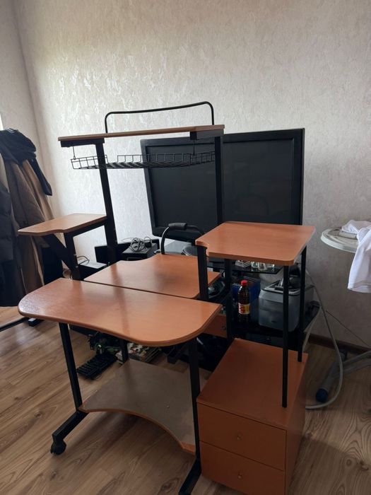 Продам стол для компьютера