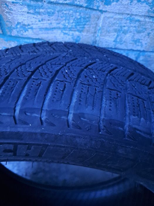 Продам две резины Мишлен.