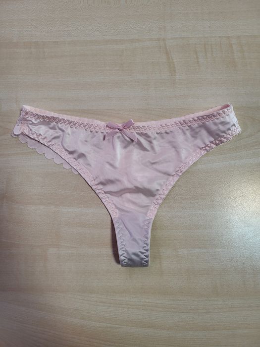 Сатенени прашки с декоративна панделка и дантелен гръб