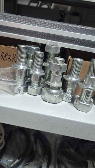 Запасные части к карам, вилочным погрузчикам,  рохлям, штабелерам