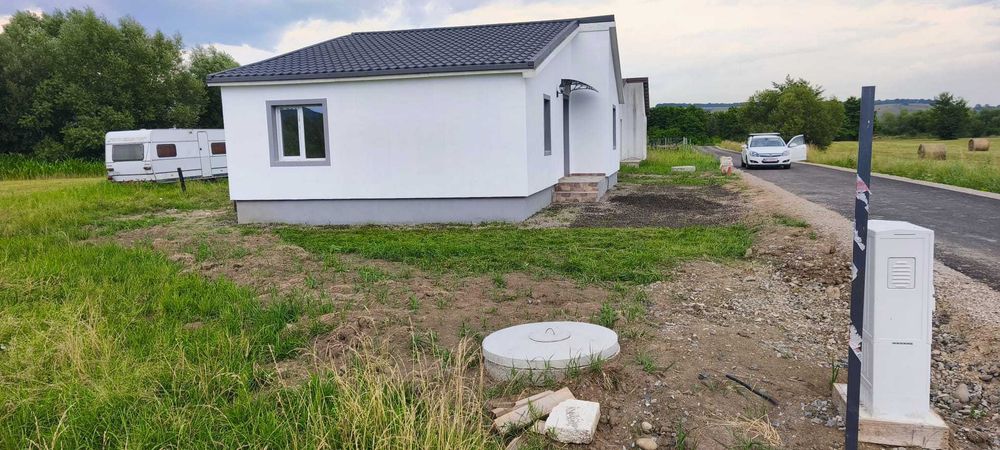 Casa locuit/vacanta, recent renovata cu BRANSAMENTE, zona Suseni