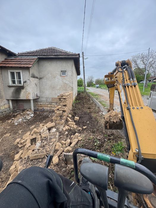 Предлагам услуги с мини багер и самосвал