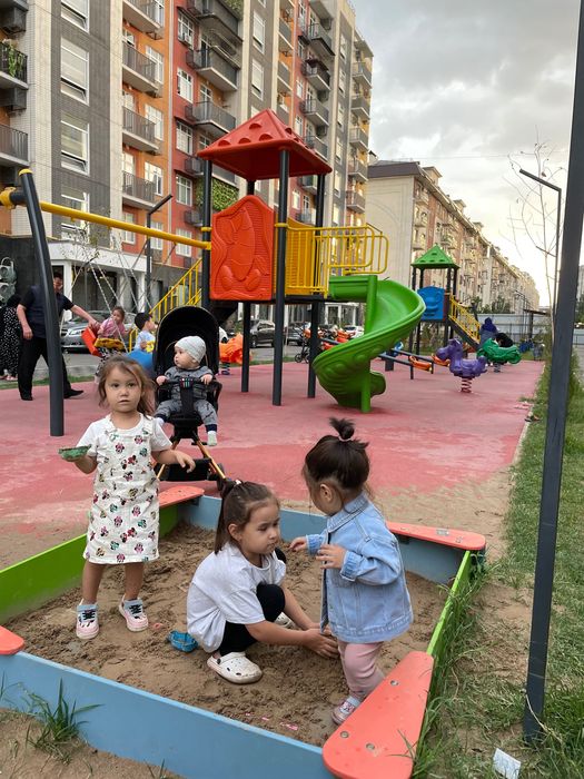 Srochna 2 xonalik kvartira sotiladi