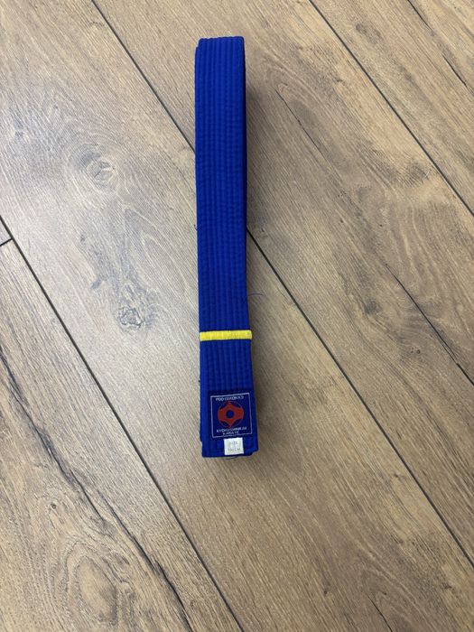Синий пояс с жёлтой нашивкой 300 см