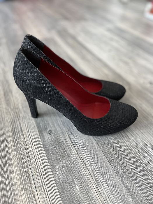 Обувки на висок ток