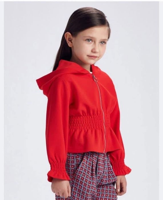 Тънко детско червено яке с качулка