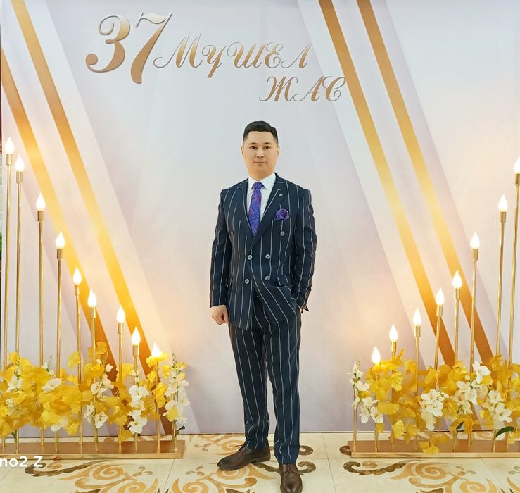 Тамада, Әнші, Домбырашы.